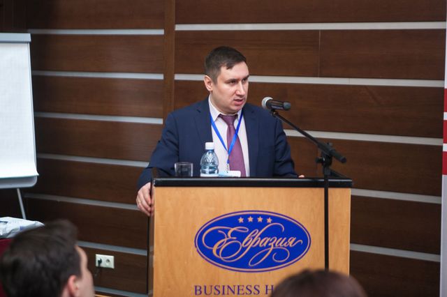 Роман Речкин выступает на юридическом форуме «Партнерство в бизнесе: война и мир» в рамках Юридической недели в Тюмени.